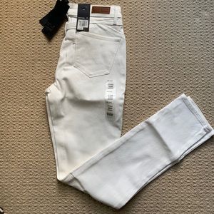 NWT white Levi’s